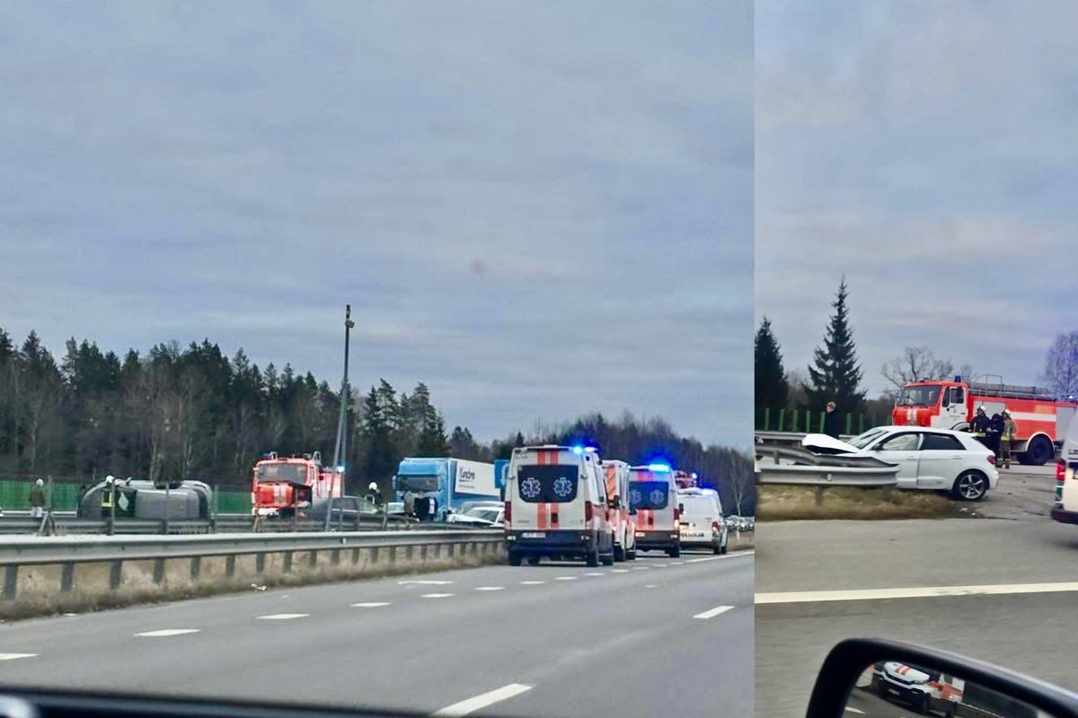 Magistralėje susidūrė keturi automobiliai, vienas apvirto