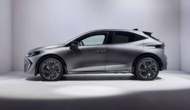 Europos automobilių rinkos lyderių rokiruotė: kainų šuoliai keičia pirkėjų įpročius