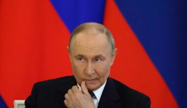 Karas Ukrainoje. NATO vadovas: „Išbandykime Putiną“