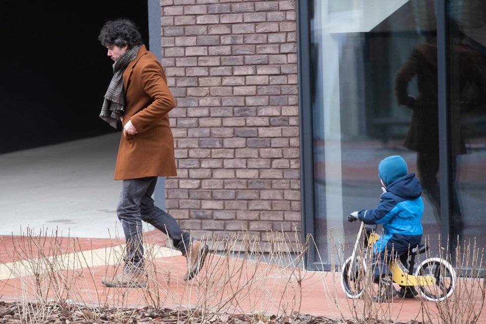 Tėvai, vaikai, praeiviai, vaikai su tėvais, tėvai su vaikais, tėtis, sūnus, išmokos (Dainiaus Labučio (ELTA) nuotr.)