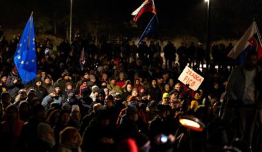 Tūkstančiai žmonių Slovakijoje surengė naują antivyriausybinį protestą