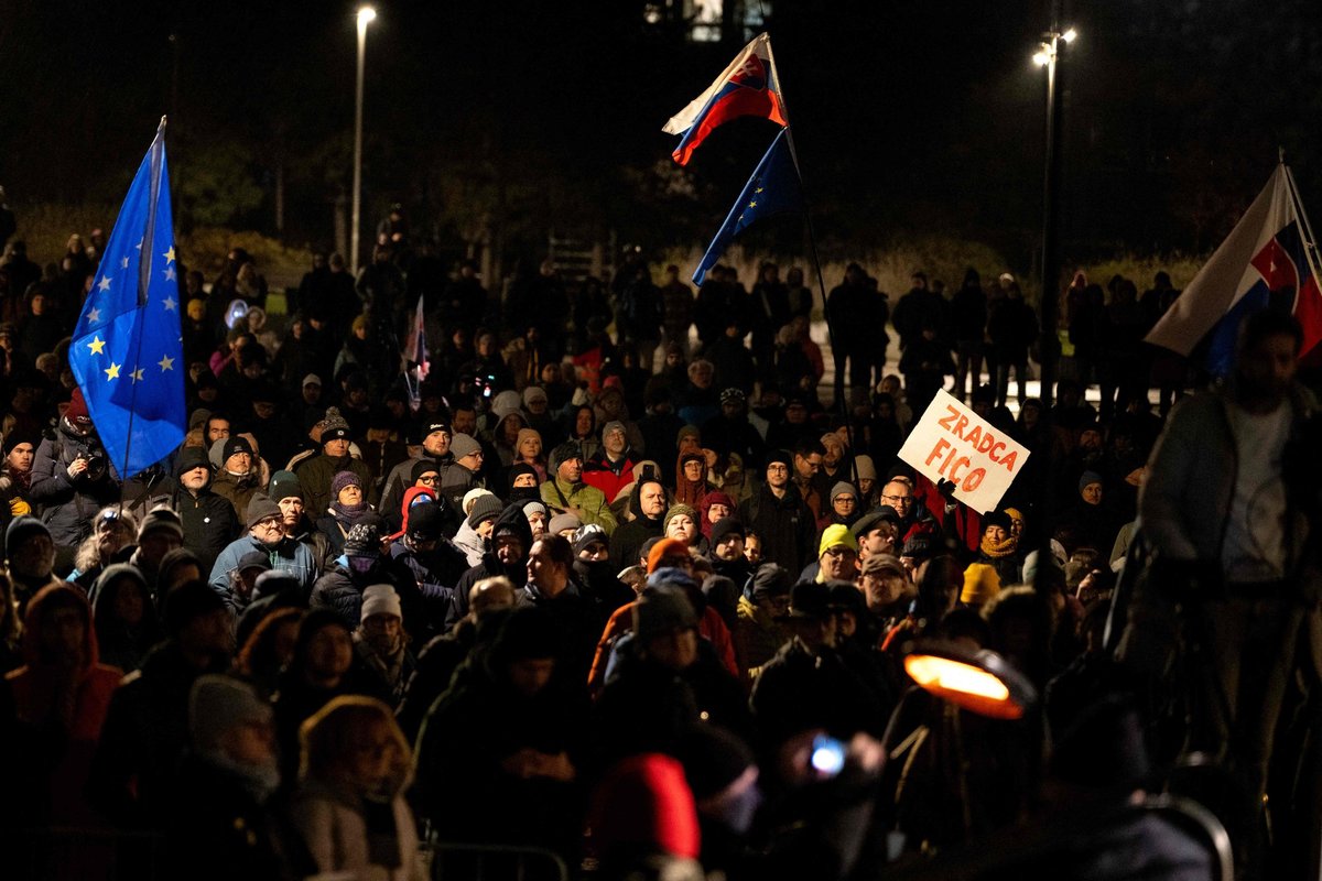 Tūkstančiai žmonių Slovakijoje surengė naują antivyriausybinį protestą