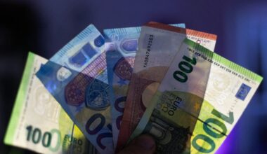 Jau dvi ES narės įtvirtino teisę į grynųjų pinigų naudojimą savo konstitucijose