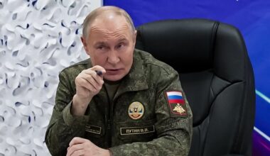 Karas Ukrainoje. Vladimiras Putinas įsakė plėsti „buferinę zoną“ Ukrainoje