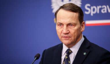 Sikorskis netiki, kad Putinas rizikuotų pradėti karą su NATO