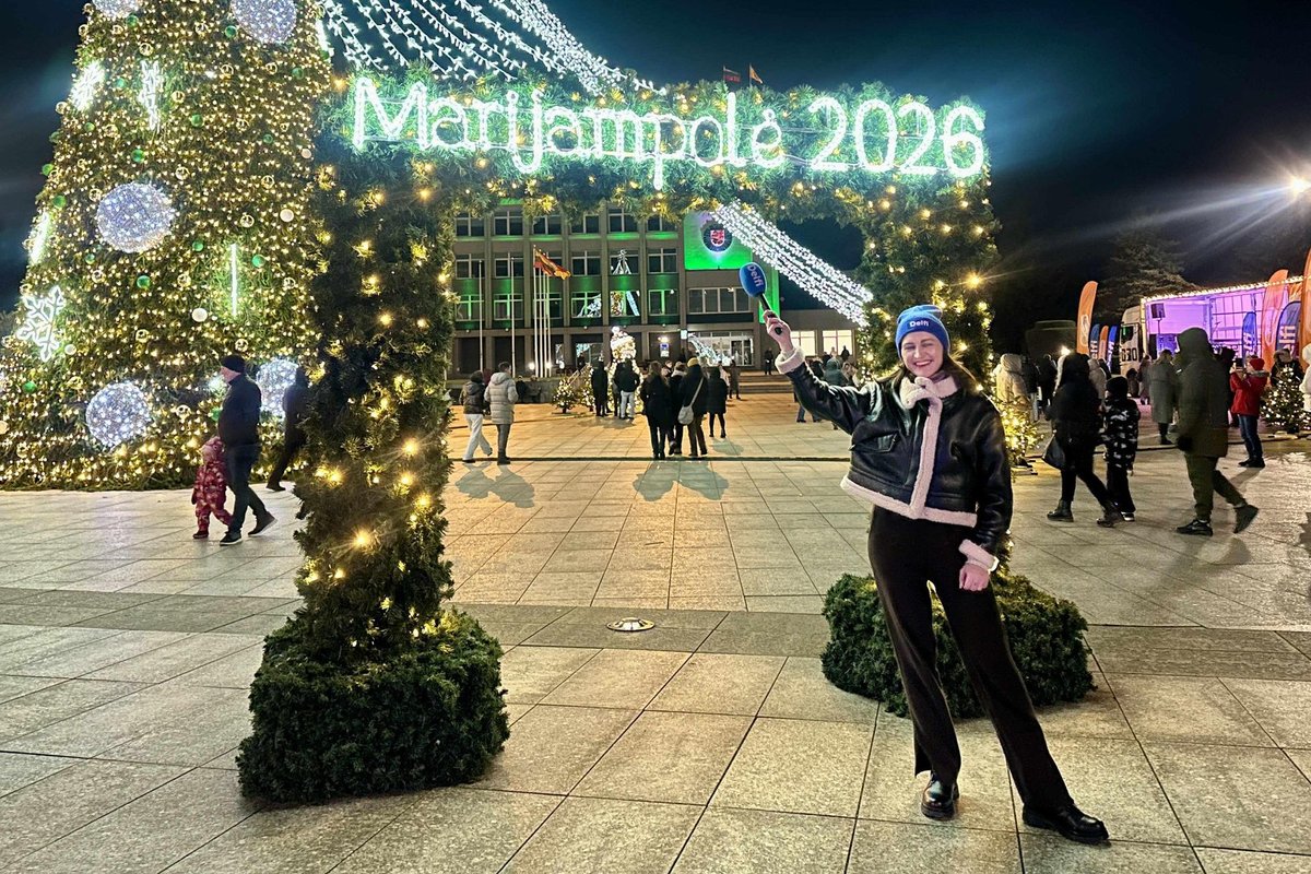 Tiesiogiai iš Marijampolės: minia žmonių sutiko kalėdinį vilkiką - Delfi