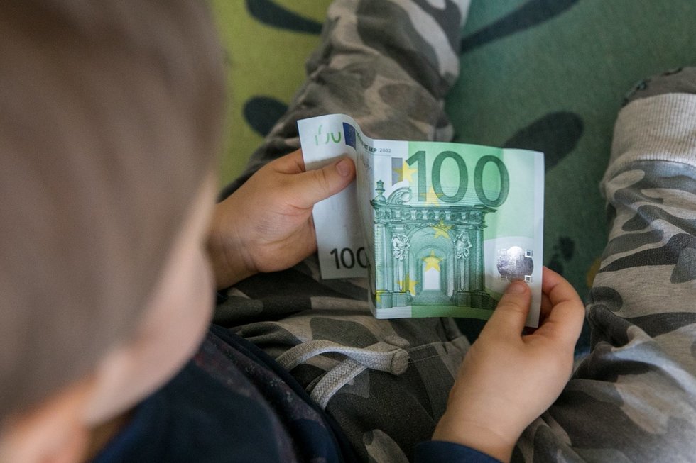 Vaiko pinigai, išmoka, išmokos (Julius Kalinskas/ BNS nuotr.)