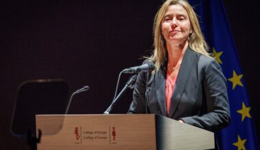 Buvusi ES aukščiausio rango diplomatė paleista po apklausos