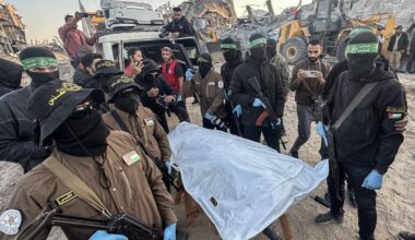 „Hamas“ Tarptautiniam Kryžiui perdavė dar vieną kūną - Delfi