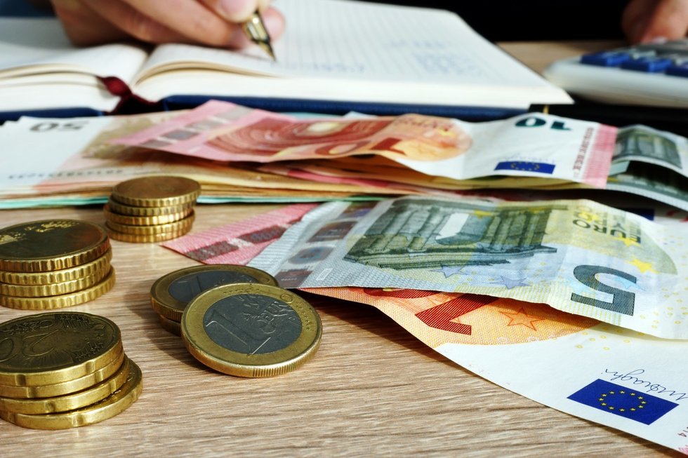 Skola, skolos, pinigai, eurai, mokesčiai (123rf.com nuotr.)