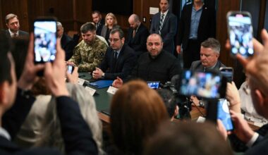 Karas Ukrainoje. Ukrainos delegacija rengiasi naujoms deryboms JAV - Delfi