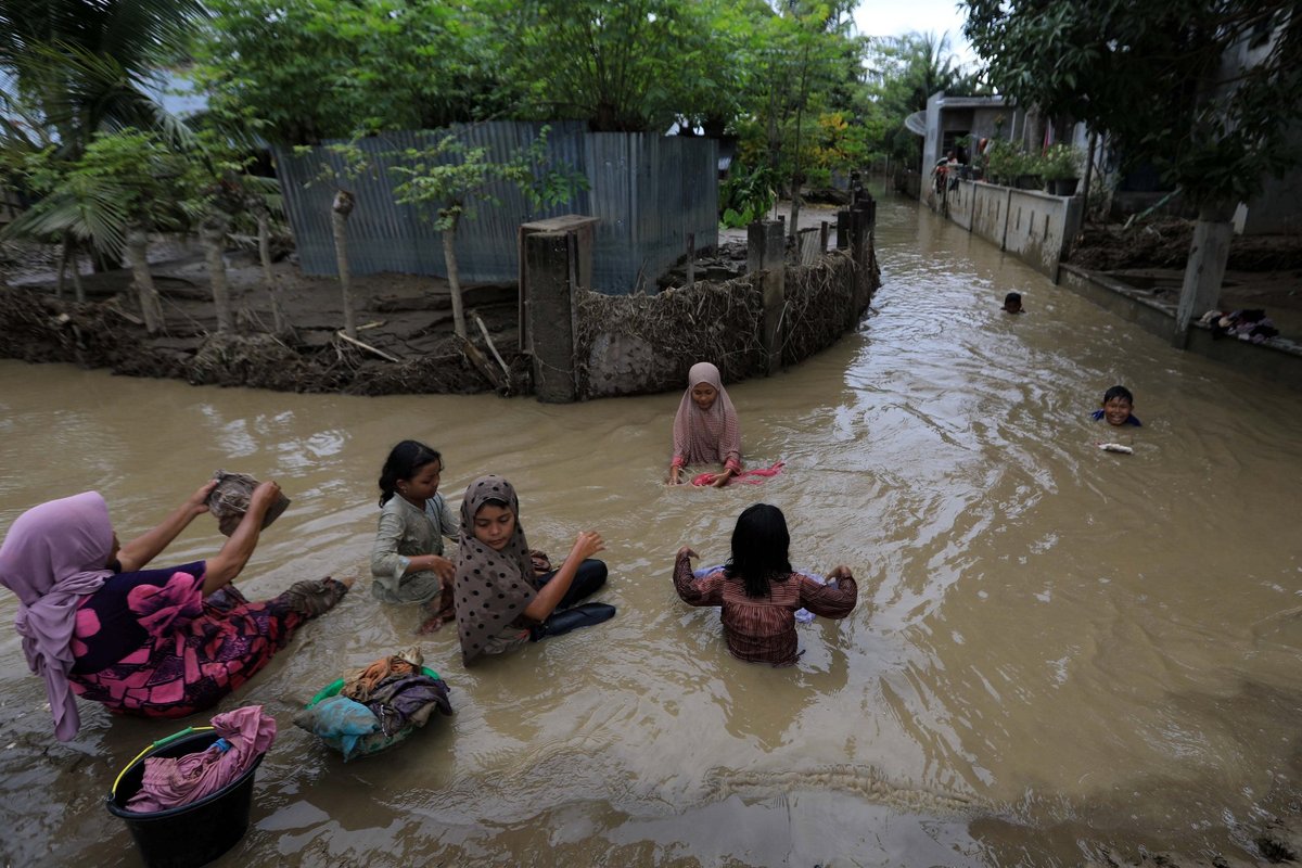 Potvynių aukų skaičius Indonezijoje perkopė 700