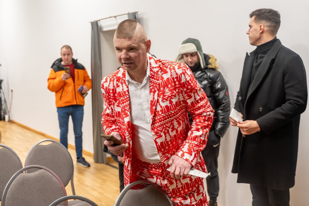 Emocijos netilpo salėje – įvyko susitikimas su Kapčiamiesčio bendruomene dėl poligono