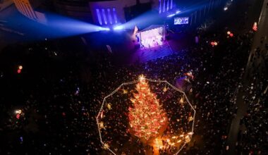 Mažeikiuose suspindo Kalėdų žaliaskarė - Kalėdos