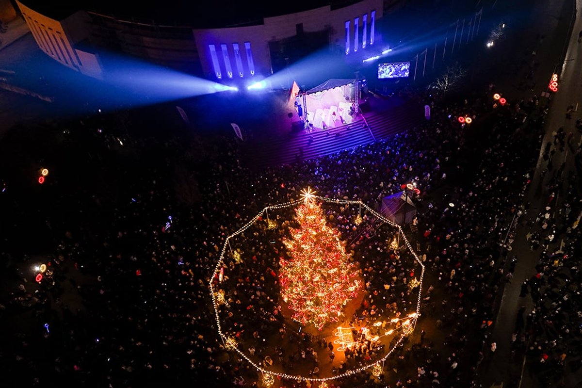 Mažeikiuose suspindo Kalėdų žaliaskarė - Kalėdos