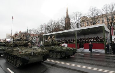 Latvijos šarvuočiai parade