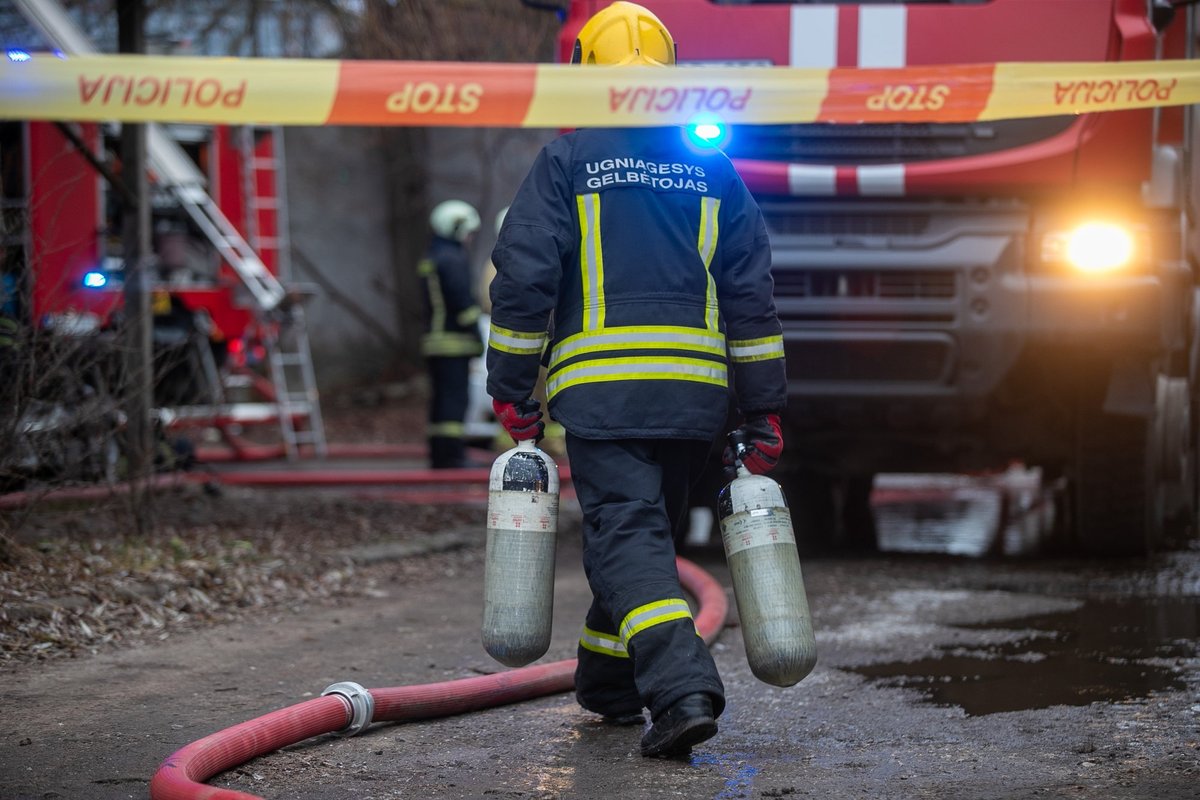 Per Kalėdas kilo daugiau gaisrų, vienas žmogus žuvo