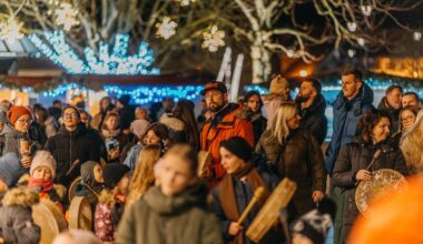 Nušvito labiausiai į Lietuvos vakarus nutolusi Nidos Kalėdų eglutė - Delfi