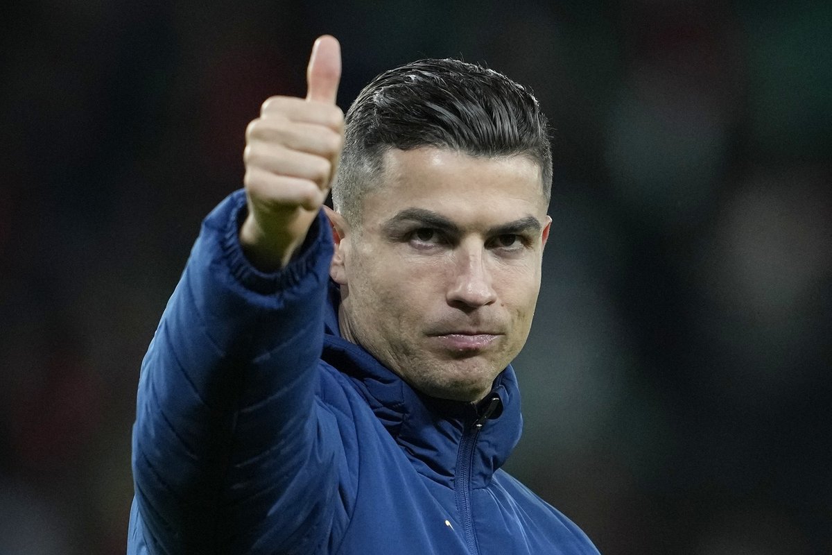 Paviešino brangiausius daiktus, kuriuos turi Cristiano Ronaldo: sumos pakels antakius