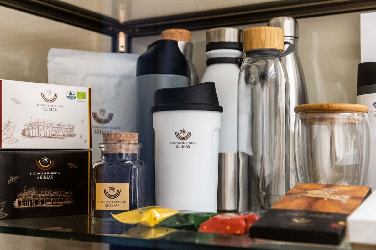 Iš Seimo sandėlio įsigijo daiktų už šimtus tūkstančių