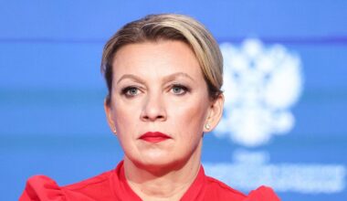 Rusijoje išjuokta Marija Zacharova: po naujausios nuotraukos tautiečiai vadina „dešrele“