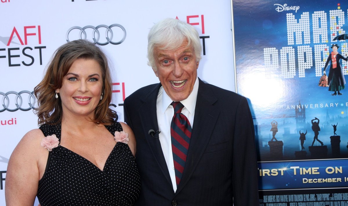  Dickas Van Dyke su žmona