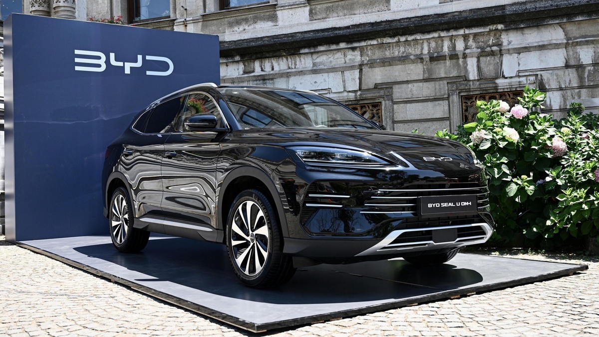 Pagal 2025 m. elektromobilių pardavimus Kinijos BYD greičiausiai aplenks E. Musko įmonę „Tesla“