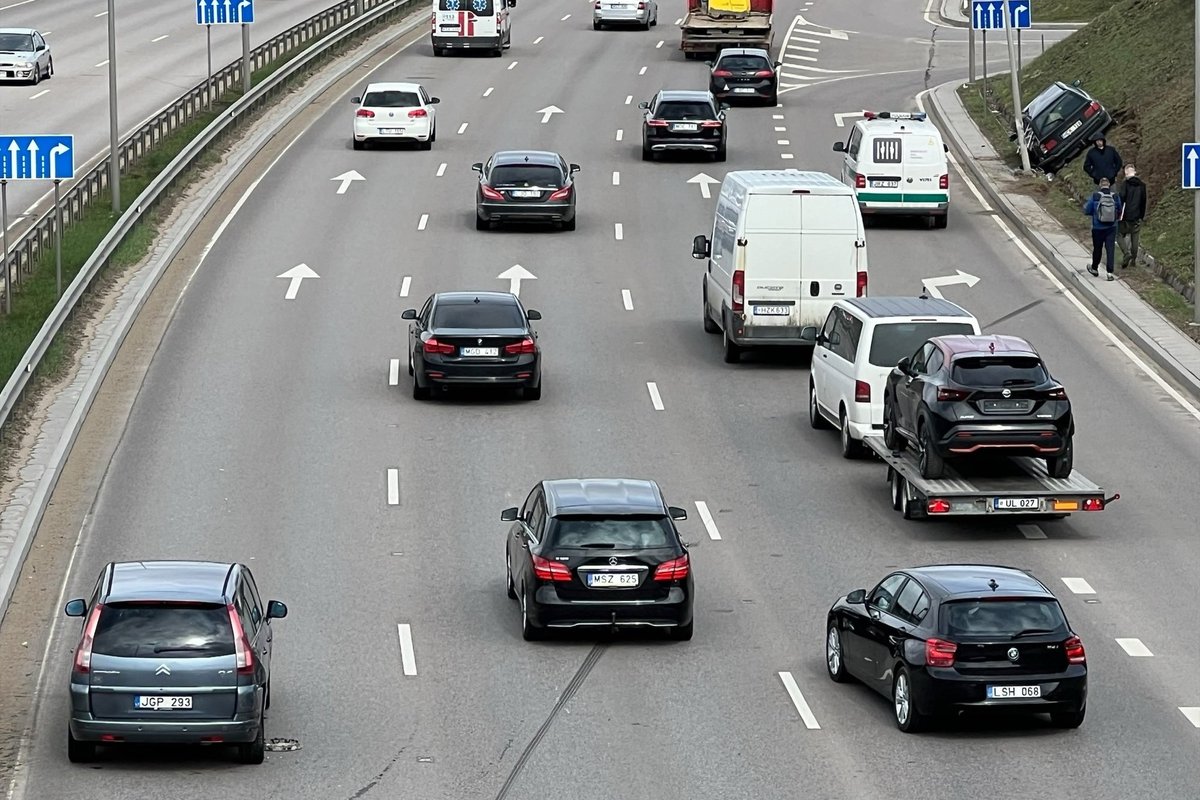 Bus įvedami laikini eismo ribojimai prie Vakarinio aplinkkelio Vilniuje
