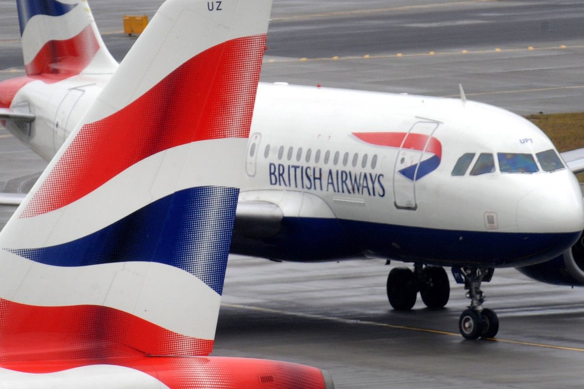 „British Airways“ skrydžio metu lietuvis grabaliojo moterį