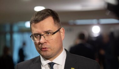 Opozicija tęsia boikotą Seime; D. Trumpas lieja kritiką V. Zelenskiui