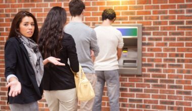 Eilės prie bankomatų