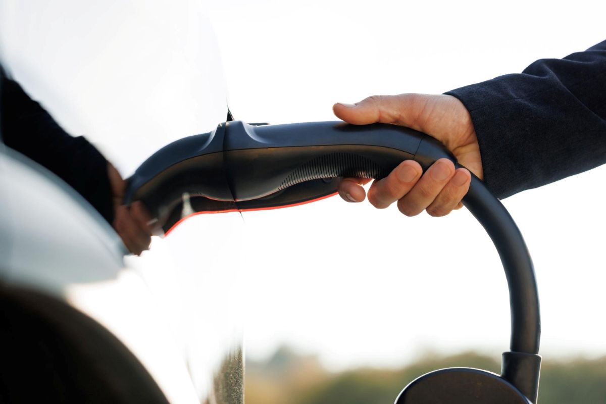 Elektromobilių niekam nebereikia