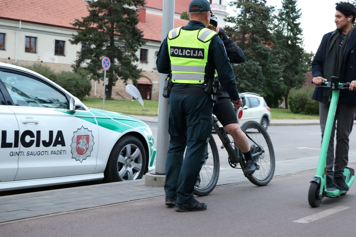 Policija stabdys dviratininkus ir paspirtukininkus