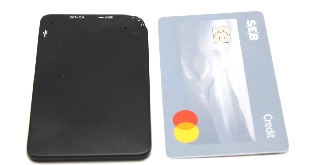 SEB klientai – panikoje: banko išduodamos kortelės iškėlė rimtų klausimų, žmonės nežino ką daryti