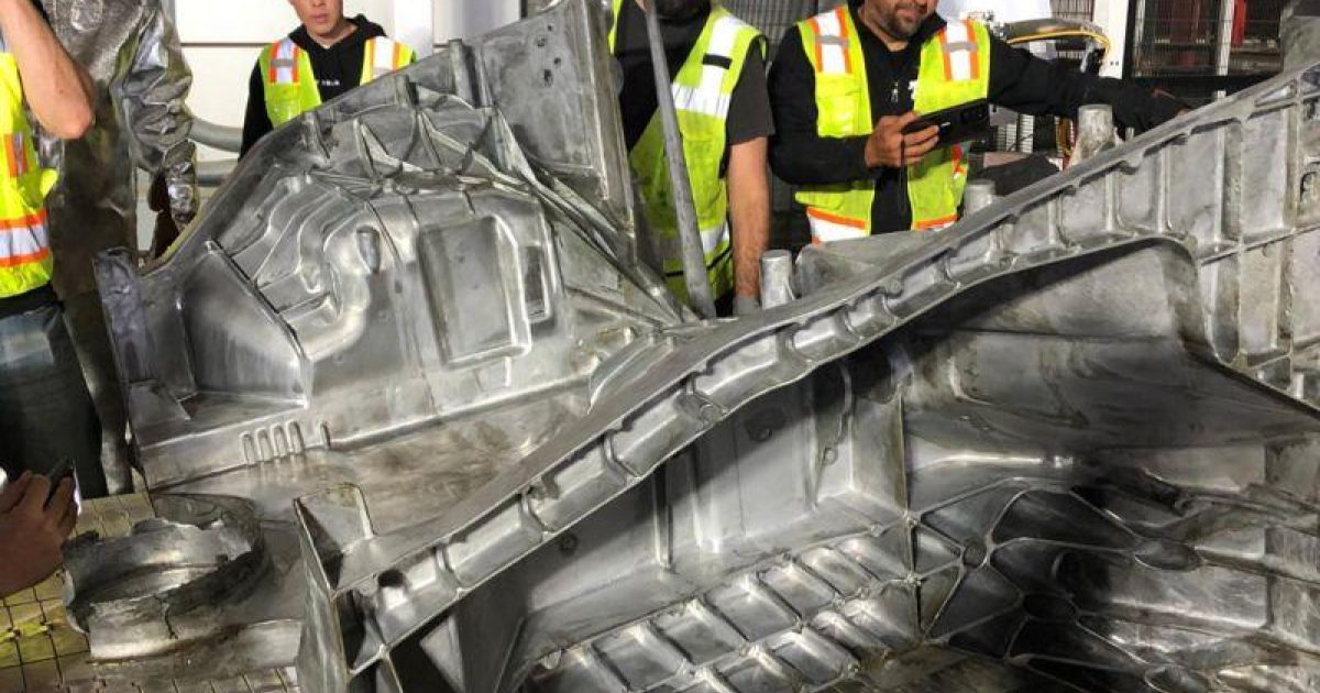 Revoliucija po variklio dangčiu: šis aliuminio rėmas gali pakeisti tai, ką žinome apie automobilius