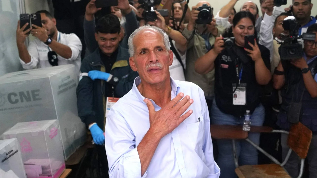 Hondūro prezidento rinkimus laimėjo D. Trumpo remiamas N. Asfura