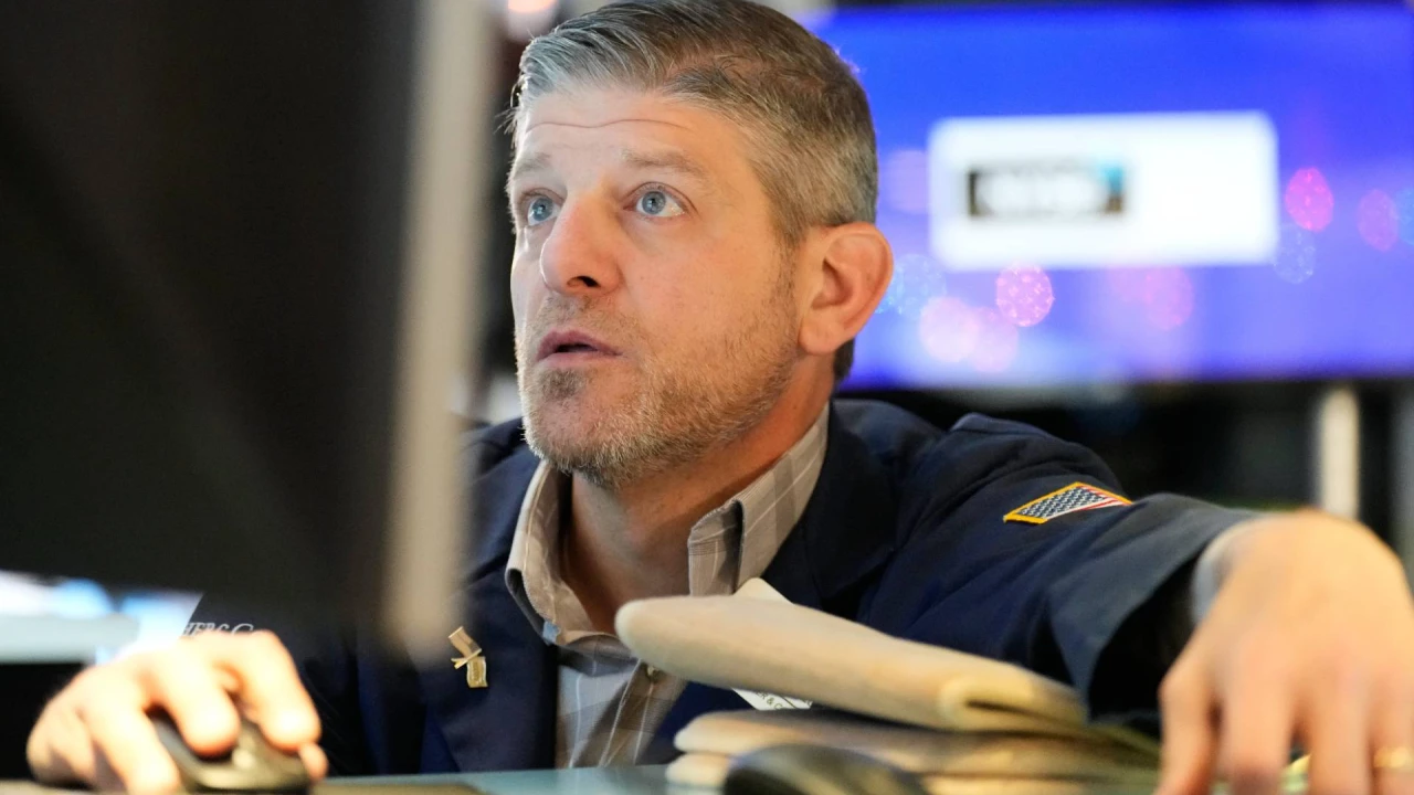 Pasaulio biržos: viena kompanija pasėjo išsipardavimą technologijų sektoriuje