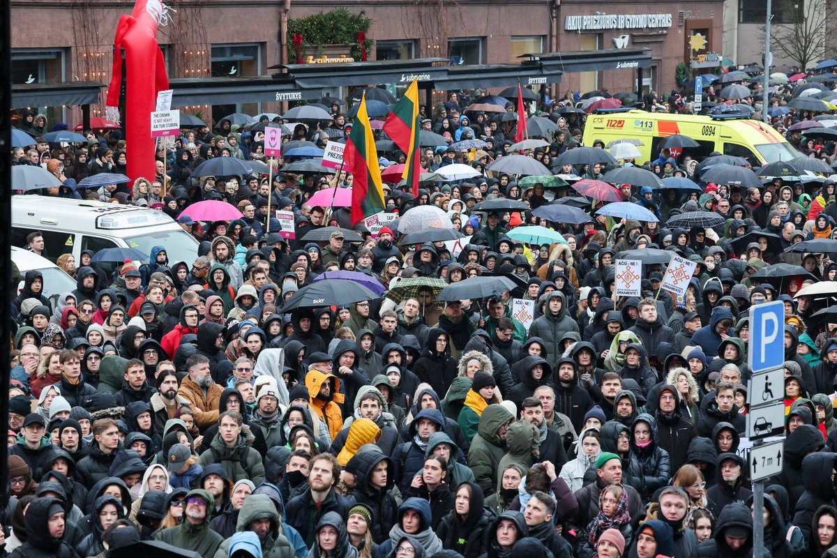 Po mitingo „Šalin rankas“ ryšio operatoriai pateikė oficialius duomenis: susirinko 40 000 žmonių