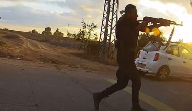 „Hamas“ ginkluotasis sparnas kartoja neatiduosiantis ginklų