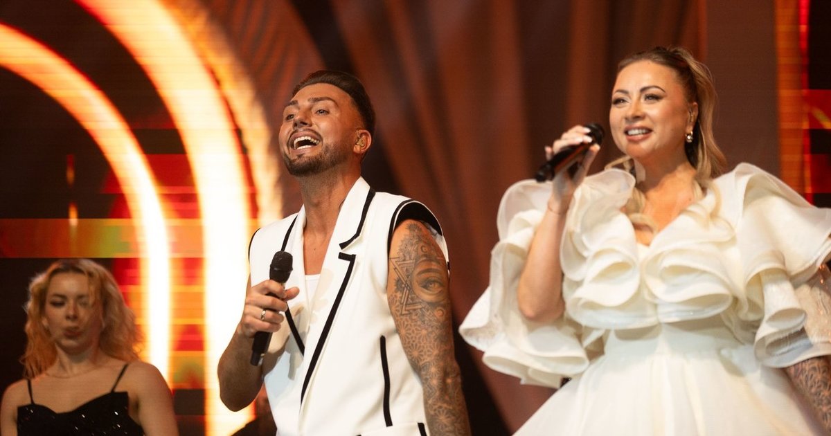 Neseniai susituokę Viktoras ir Sandra Vaikšnorai siunčia džiugią žinią