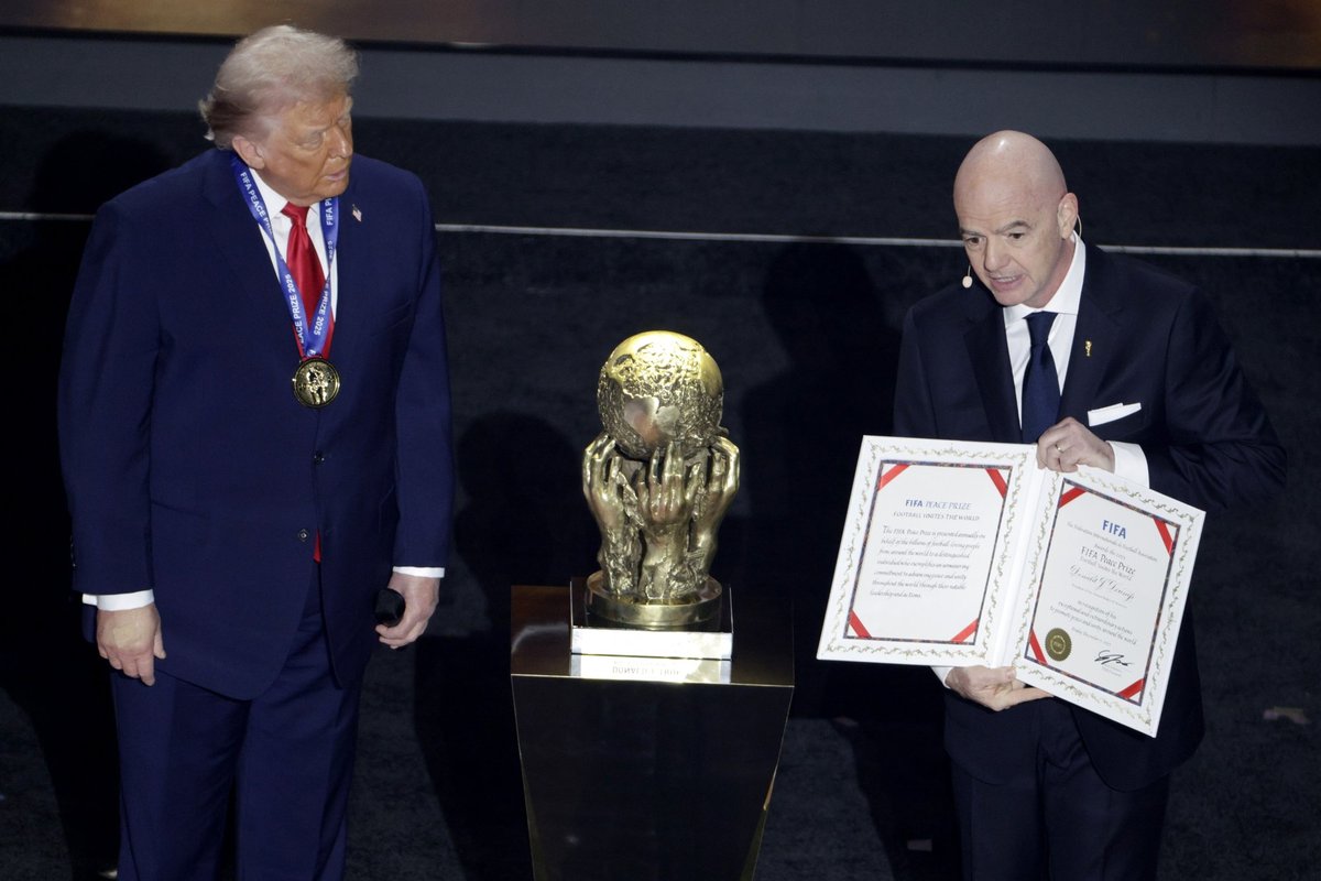 Trumpas gavo pirmąjį FIFA įsteigtą taikos prizą