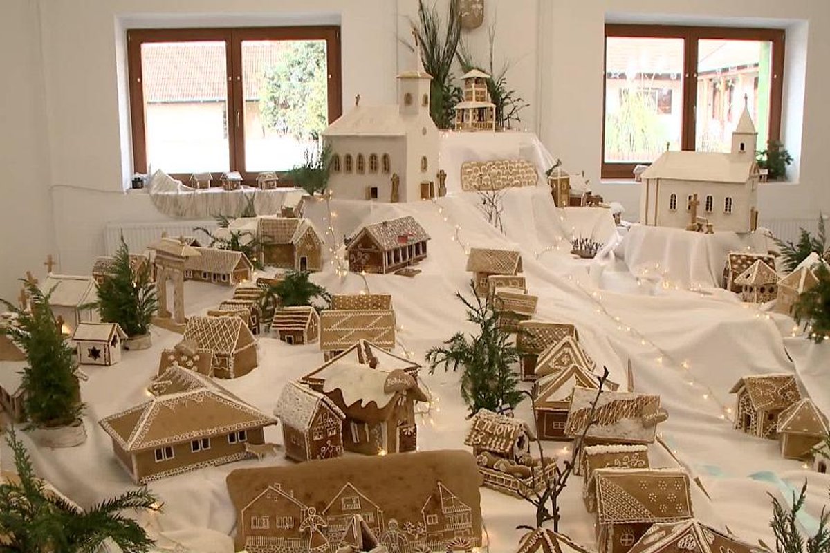 Šeimos idėja, tapusi kaimo tradicija: unikalus miniatiūrinis miestelis iš meduolių