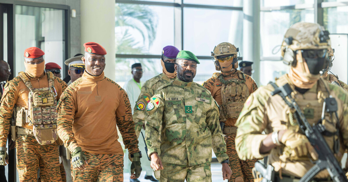 Malis ir Burkina Fasas skėlė Trumpui – uždraudė atvykti amerikiečiams