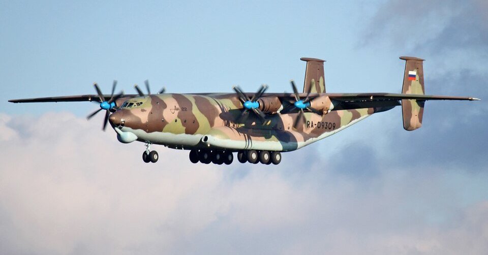Rusijoje sudužo karinis lėktuvas An-22: apie įgulos likimą – nepranešama | Verslas