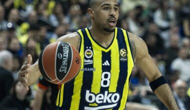 Hortonas-Tuckeris: „Šaras kalba taip, lyg dar pats galėtų išeiti į aikštelę“