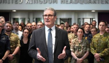 Starmeris – Abramovičiui: metas siųsti milijardus į Ukrainą