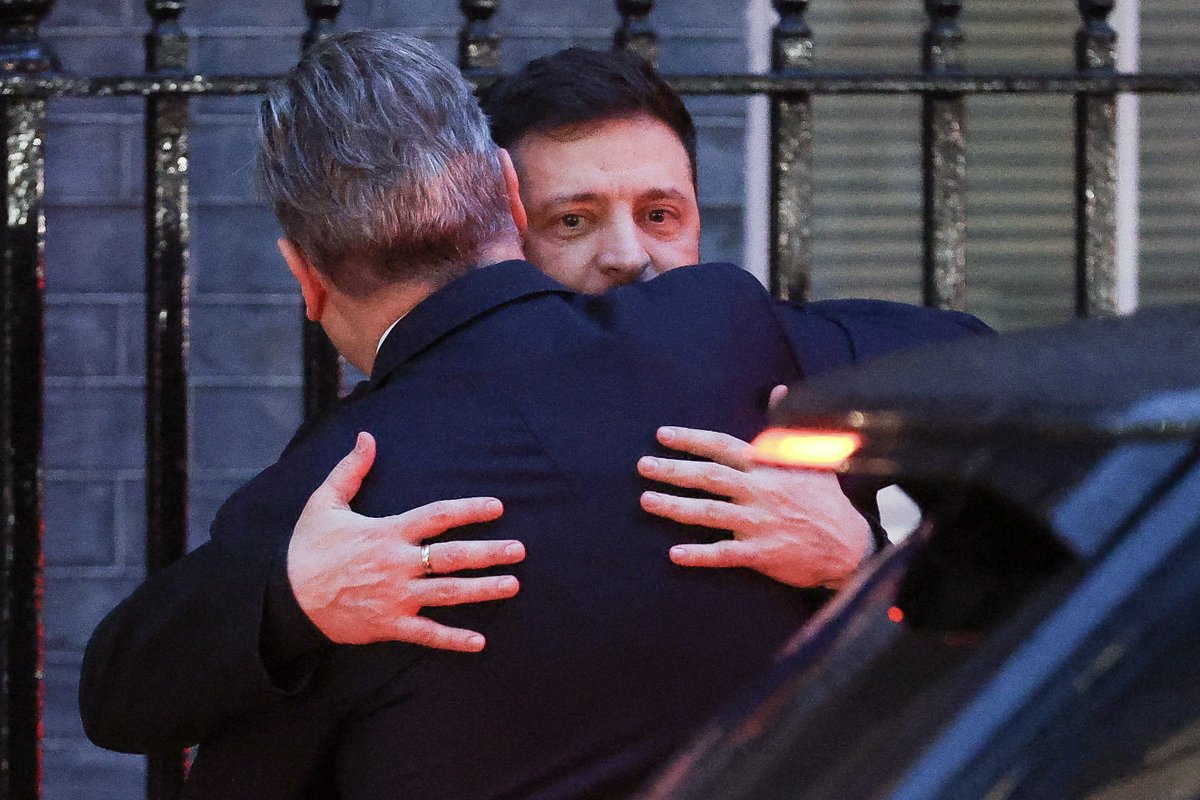 Karas Ukrainoje. Zelenskis: Ukraina antradienį parengs taikos planą ir nusiųs jį JAV - Delfi