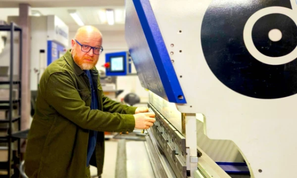 Romas Pėža, UAB „Metiksa“ direktorius: „Be paramos, matyt, būtų tekę rinktis paprastesnę įrangą – vargu ar būtume įsigiję būtent šias stakles, o dabar turime geriausią sprendimą, kurio siekėme.“ Romas Pėža, UAB „Metiksa“ direktorius: „Be paramos, matyt, būtų tekę rinktis paprastesnę įrangą – vargu ar būtume įsigiję būtent šias stakles, o dabar turime geriausią sprendimą, kurio siekėme.“