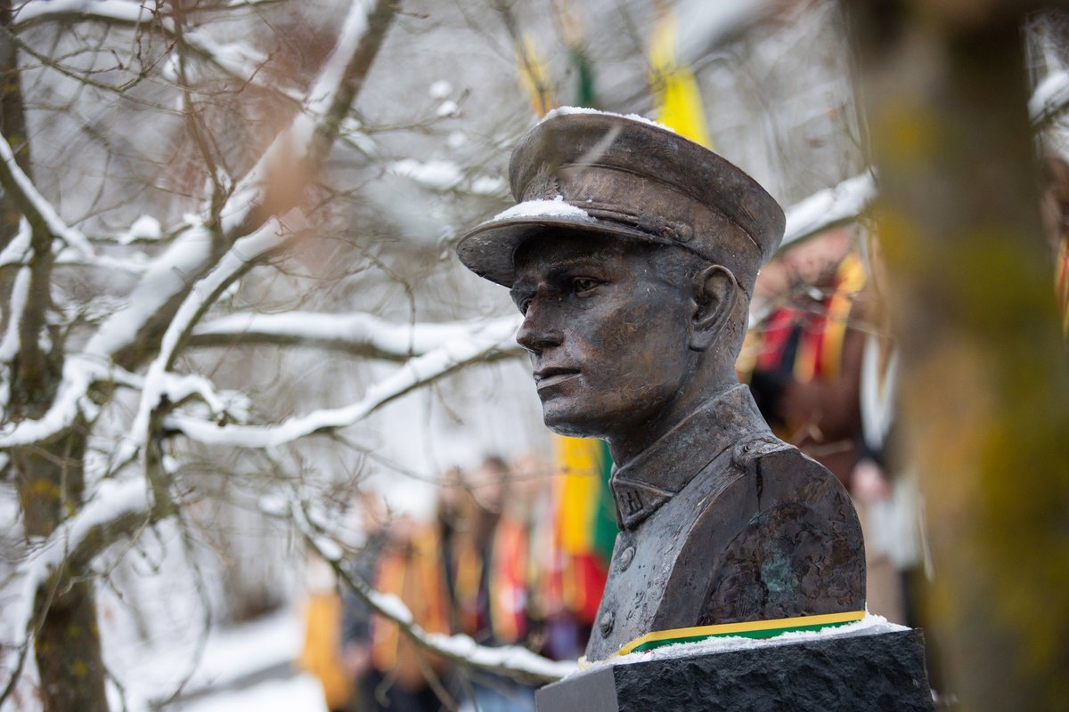 Teismas: Vanago paminklą niekinę vyrai padėjo Rusijai veikti prieš Lietuvą