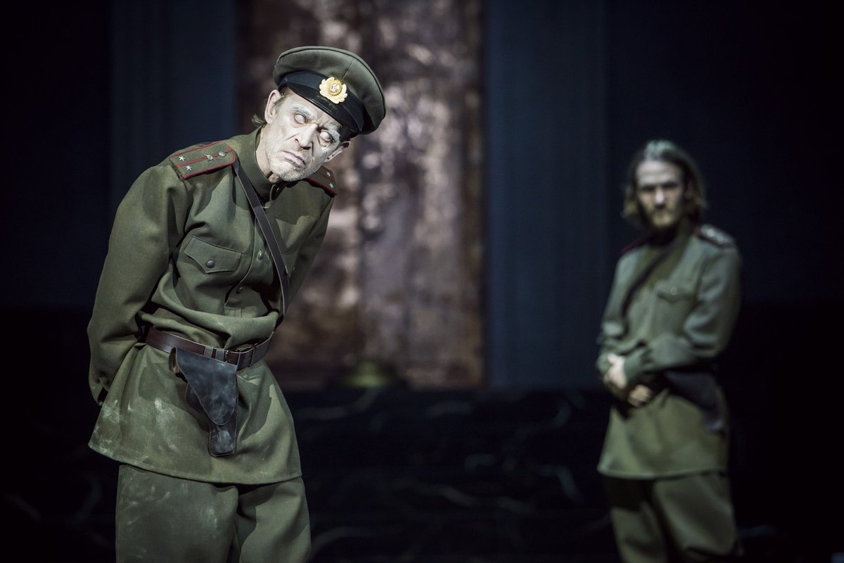 Po spektaklio premjeros Kaune – seniai regėta emocijų audra - Delfi